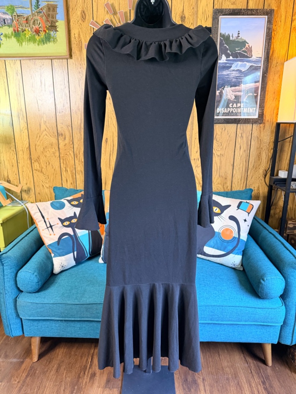Dazy Goth Queen Ruffle V-Neck Maxi Dress with Flared Mermaid Hem - Picture 6 of 15